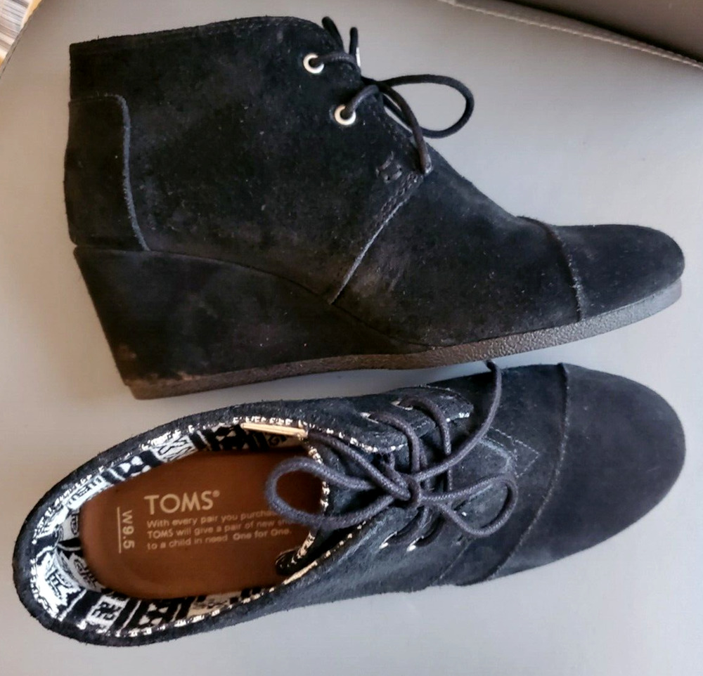 Tom's Black Suede Desert Wedge Lace-Up Booties Boots Sz 9.5W